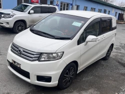 Honda Freed Spike 2012 10