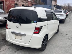 Honda Freed Spike 2012 4
